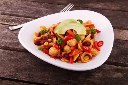  Salata bio de orecchiette în stil mexican