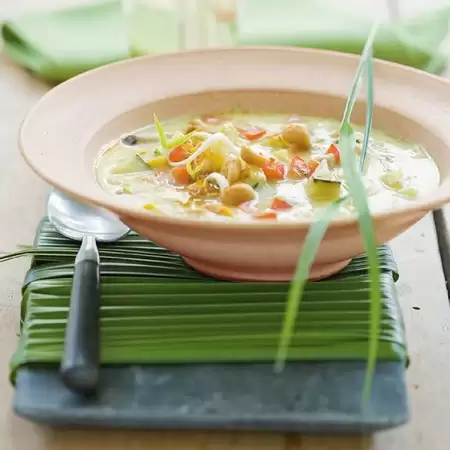 Supă de legume bio cu nucă de cocos